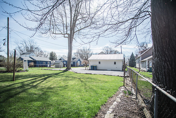 209 E Arnold-8